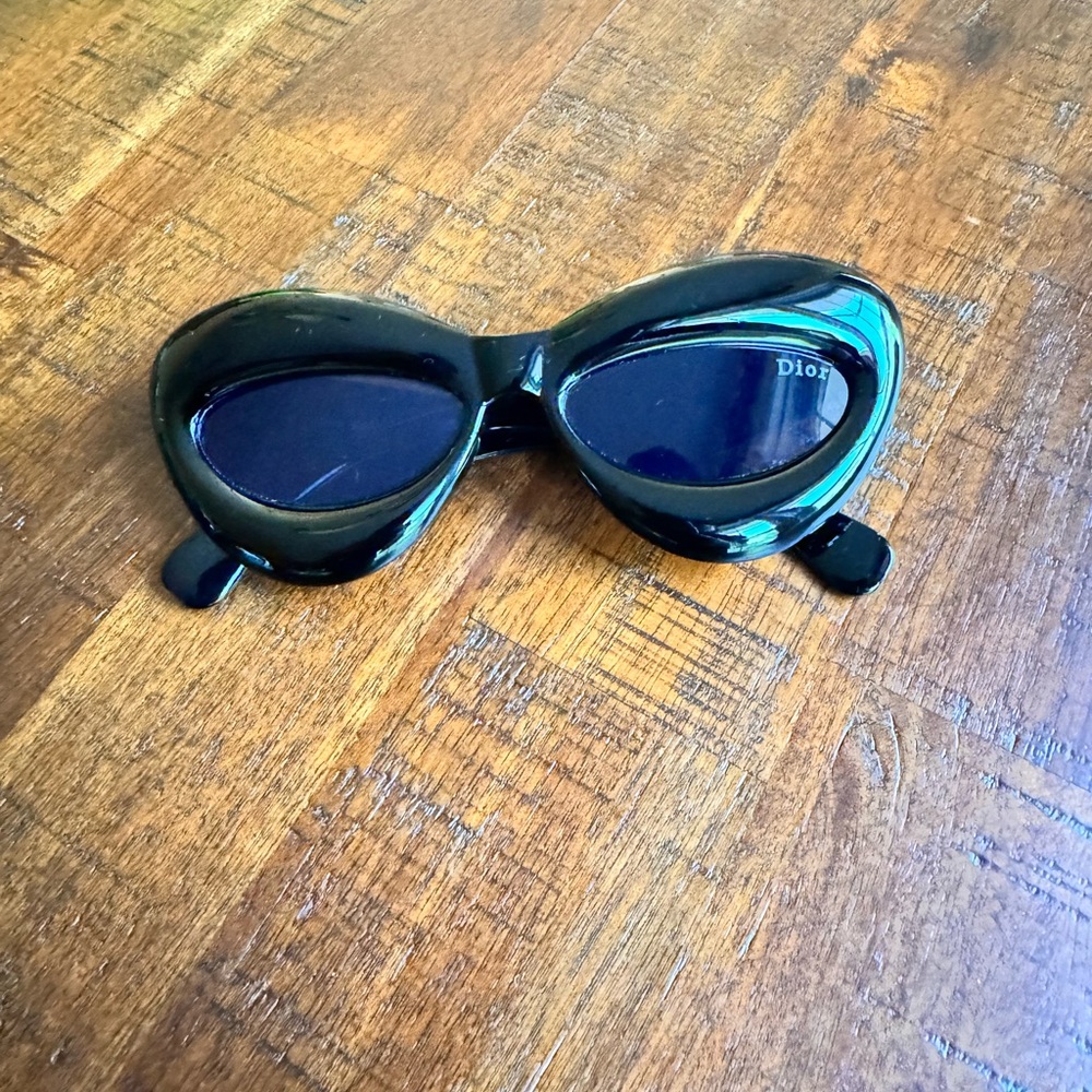 Black Round Dior Sunglass - Picture 2 of 5